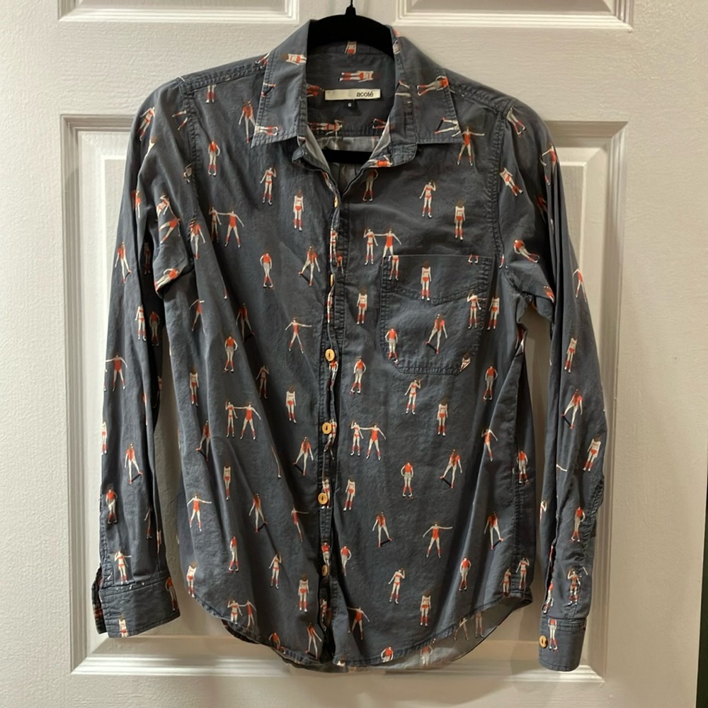 Acoté button front with bikini skate girls